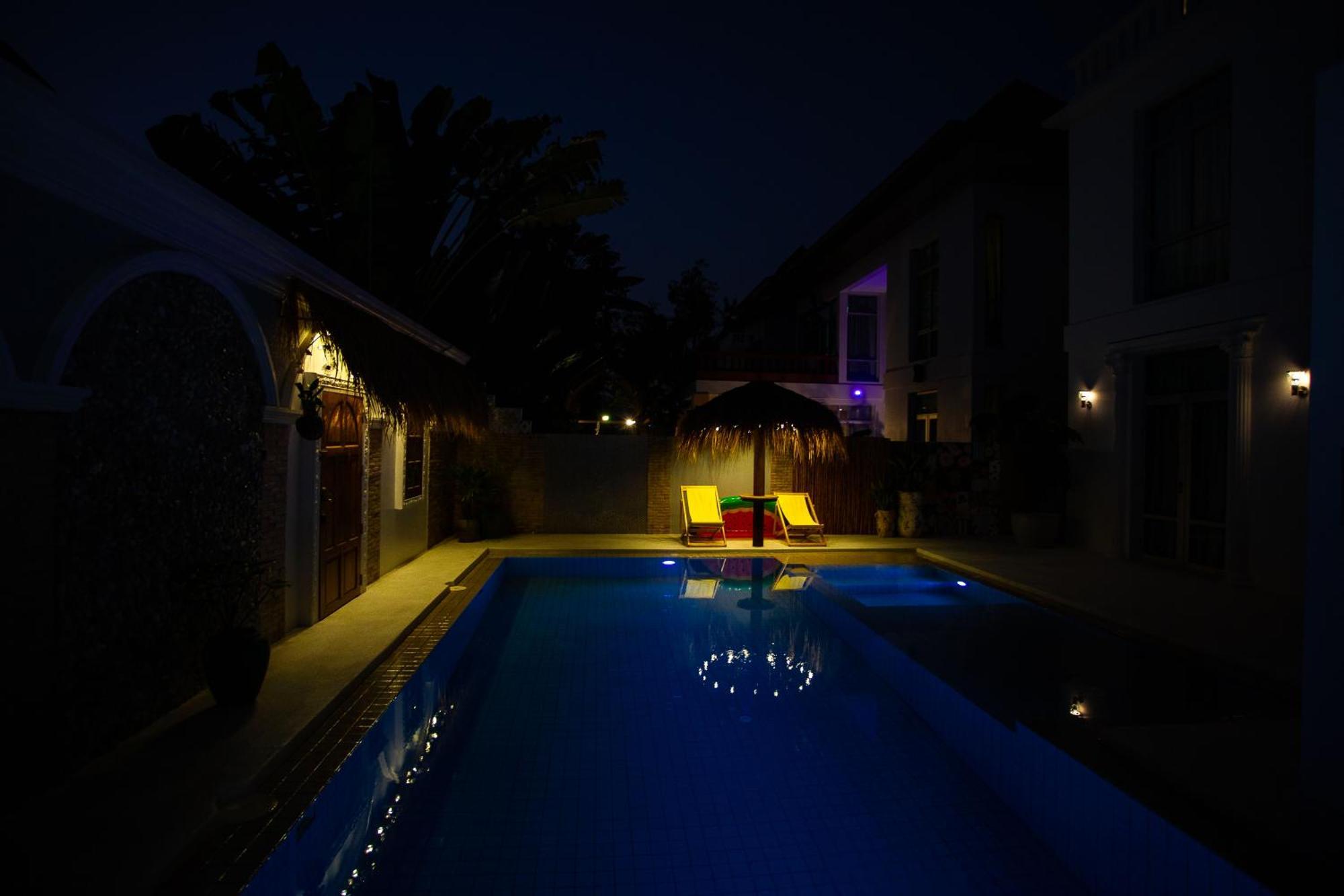 Nagawari Art Maldives Pattaya Villa Na Chom Thian Buitenkant foto