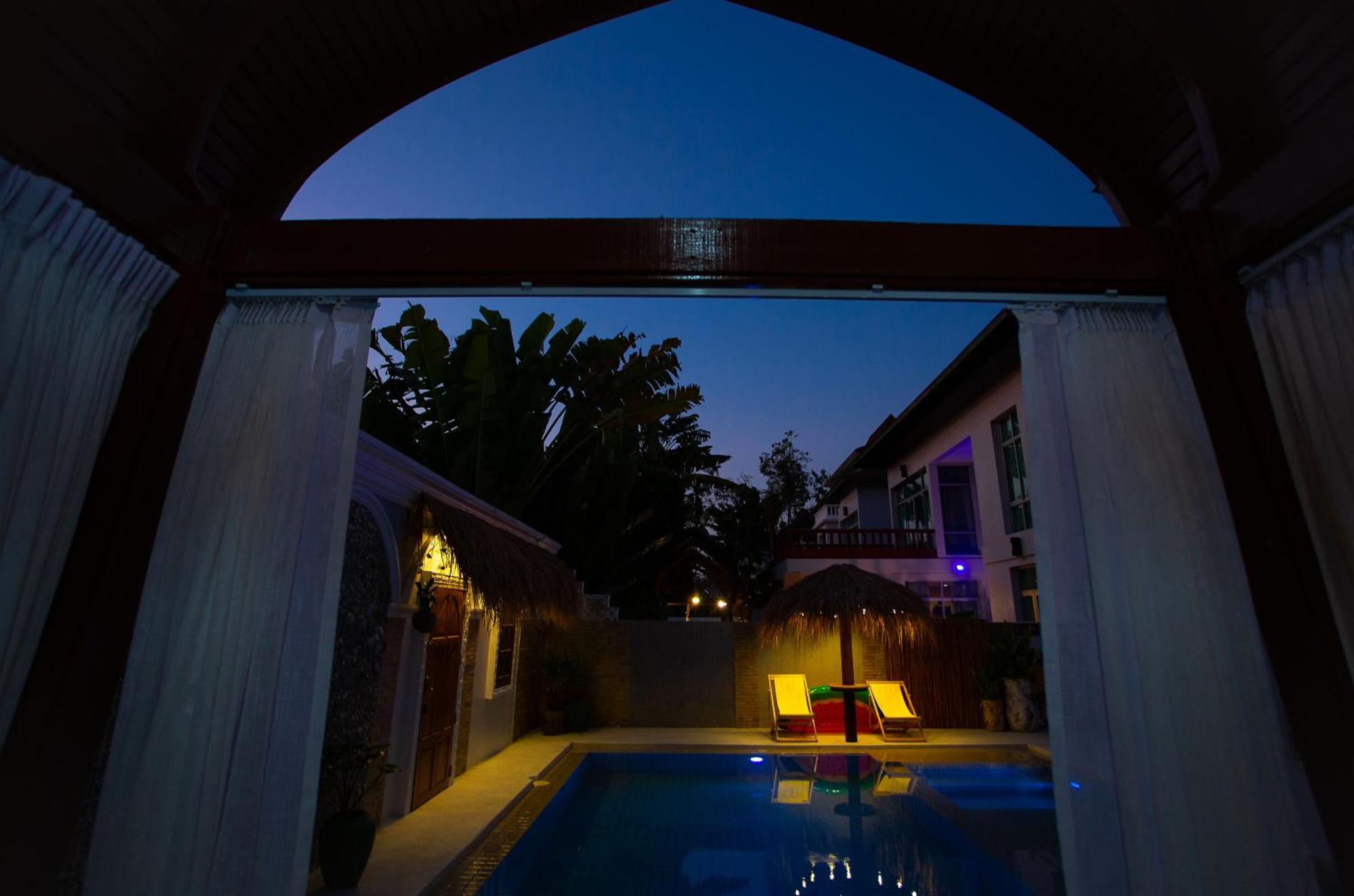 Nagawari Art Maldives Pattaya Villa Na Chom Thian Buitenkant foto